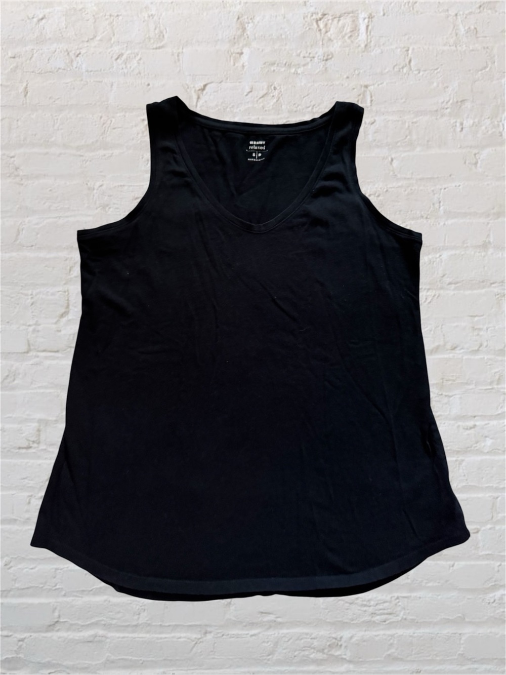 🛍🏙3️⃣ for $1️⃣5️⃣ Old Navy Everywhere black relaxed v-neck tank top